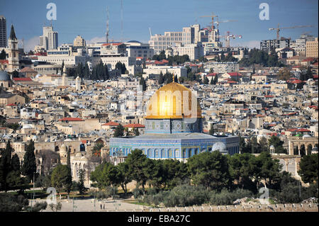 Blick vom Ölberg auf die Kuppel des Gesteins und der Stadt, Jerusalem, Israel Stockfoto