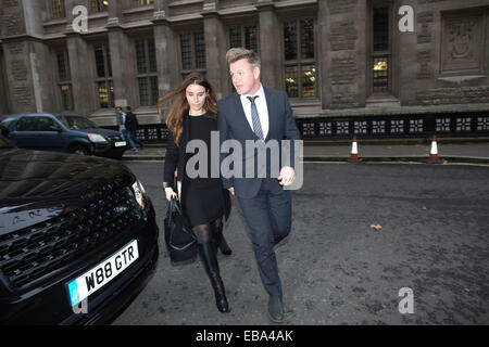 Gordon Ramsay, Rollen Gebäude, High Court, London, England, UK. 28. November 2014.  Starkoch Gordon Ramsay kommt mit seiner Frau Tana wo er bestreitet eine gefälschte Unterschrift am Mietvertrag herumliegen, da er im High Court Fall über Kneipe Lease verhört wird. Bildnachweis: Jeff Gilbert/Alamy Live-Nachrichten Stockfoto