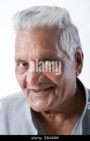 Porträt von einem älteren Mann lächelnd, Stockfoto