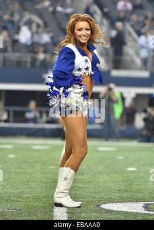 Arlington, Texas, USA. 27. November 2014. Dallas Cowboys Cheerleaders führen in einem NFL-Football-Spiel zwischen der Philadelphia Eagles und Dallas Cowboys auf Donnerstag, 27. November 2014, im AT&T Stadium in Arlington, Texas. Bildnachweis: Cal Sport Media/Alamy Live-Nachrichten Stockfoto