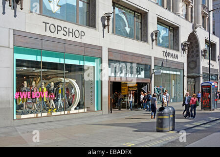 Am frühen Morgen Blick auf Topshop und Topman Läden in der Oxford Street West End London England Großbritannien Stockfoto