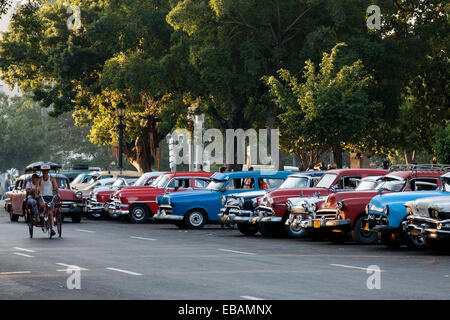 Oldtimer, Parque De La Fraternidad Americana, Havanna, Kuba Stockfoto