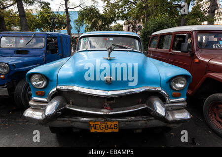 Oldtimer, Parque De La Fraternidad Americana, Havanna, Kuba Stockfoto