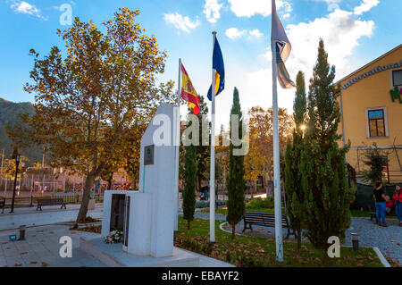 Denkmal in Spanisch Square Mostar Bosnien und Herzegowina für die zwanzig spanische UNO-Friedenstruppen, die in der Stadt während der c gestorben Stockfoto