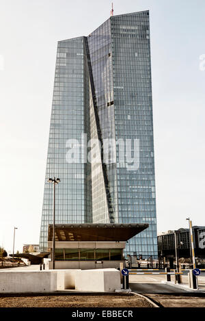 Frankfurt, Deutschland, Eingang des neuen europäischen Central Bank Building am Nachmittag. Stockfoto