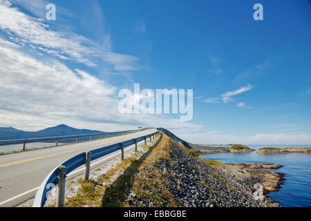 Storseisundet Brücke über die Atlantikstraße in Norwegen Stockfoto