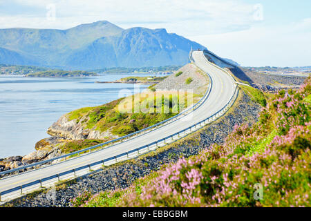 Storseisundet Brücke über die Atlantikstraße in Norwegen Stockfoto