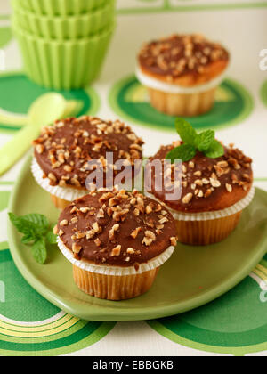 Haselnüsse-Muffins. Rezept zur Verfügung. Stockfoto