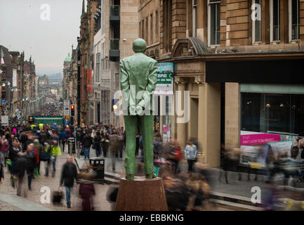 Glasgow, Schottland. 28. November 2014. Käufer zu Fuß entlang der Buchanan Street in Glasgow am "Black Friday" 28. November 2014. Bildnachweis: Sam Kovak/Alamy Live-Nachrichten Stockfoto