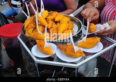 Papa Rellena - gefüllte Kartoffel - Markt in TUMBES. Abteilung von Tumbes. Peru Stockfoto