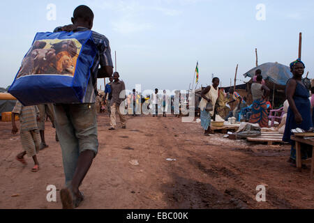 Lager für Vertriebene in Mpoko Airbport in Bangui, Zentralafrikanische Republik Stockfoto