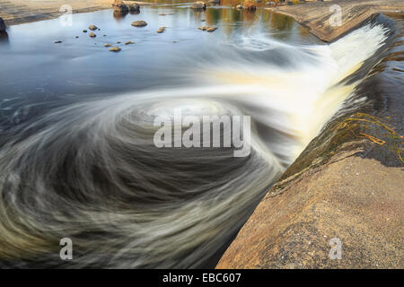 Whirlpool bei Rainbow fällt am Fluss Nutimik, Whiteshell Provincial Park, Manitoba, Kanada Stockfoto