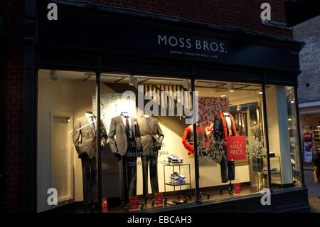 Moss Bros Herren Bekleidung Shop Stadt Canterbury Kent uk November 2014 Stockfoto