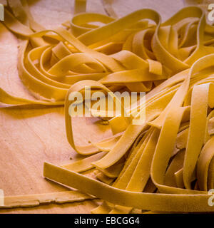 Bandnudeln oder Tagliatelle schneiden bereit, Kochen Stockfoto