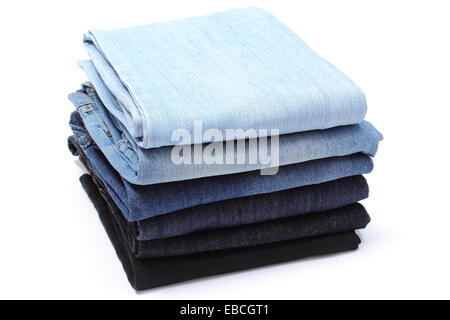 Verschiedene Schattierungen von blau Jeans isoliert auf weißem Hintergrund Stockfoto