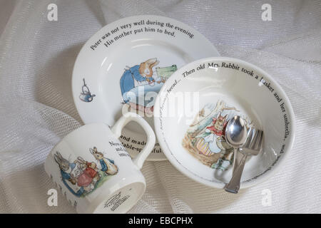 Stilleben, Vintage Wedgwood China Kind ist Ess-Set, Beatrix Potter Peter Rabbit Stockfoto