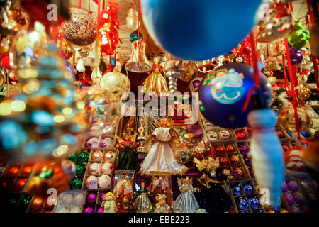 Nürnberg, Deutschland. 28. November 2014. Weihnachtsdekorationen sind auf dem Nürnberger Weihnachtsmarkt in Nürnberg, 28. November 2014 gesehen. Der Nürnberger Weihnachtsmarkt, eines der ältesten in Deutschland, eröffnet am Freitag. © Zhang Fan/Xinhua/Alamy Live-Nachrichten Stockfoto