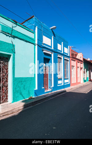 Bunten Gebäuden, Straßenszene, Sanctis Spiritus, Kuba, West Indies, Karibik Stockfoto