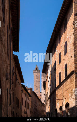 Gebäude und Turm, San Gimignano, Provinz Siena, Toskana, Italien Stockfoto