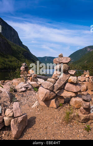 Felsformationen Sie Balancing, Hautes-Gorges-de-la-Riviére-Malbaie Nationalpark, Charlevoix, Quebec, Kanada Stockfoto