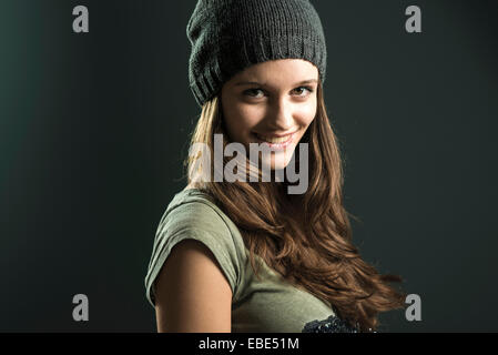 Porträt von Teenager-Mädchen, Studioaufnahme Stockfoto