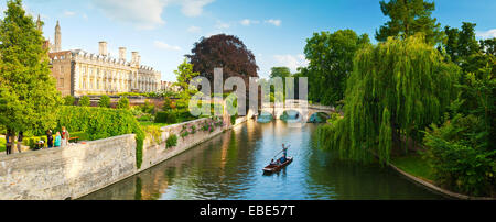 Cambridge City Centre, den Fluss Cam und Universität Gebäude, Cambridge, England. Stockfoto