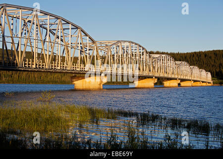 Nisutlin Bay Bridge, Teslin, Yukon, Kanada Stockfoto