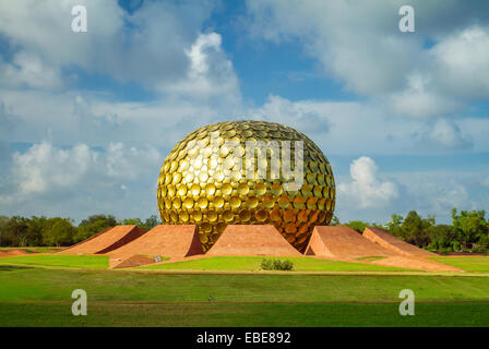 Matrimandir - goldenen Tempel in Auroville, Tamil Nadu, Indien Stockfoto