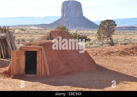 Traditionelle Wohnung der Navajo Indianer, Monument Valley, Arizona. Stockfoto