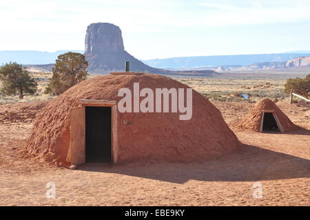 Traditionelle Wohnung der Navajo Indianer, Monument Valley, Arizona. Stockfoto