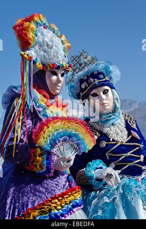 Bunte paar beim venezianischen Karneval 2014 von Annecy, Frankreich Stockfoto