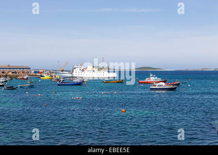 Scillonian Fähre am Kai in St. Marys, Isles of Scilly. Stockfoto