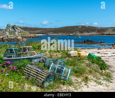 Hummer Töpfen auf bryher Strand. Scilly-inseln Cornwall.de. Stockfoto