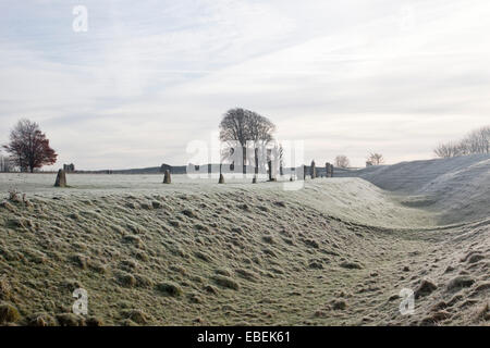 Ein frostiger Morgen im Avebury Stone Circle. A, UNESCO-Weltkulturerbe, Wiltshire, England, Großbritannien Stockfoto