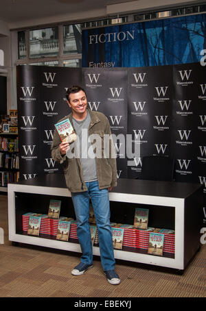 Seth MacFarlane werden Animator, Schriftsteller, Produzent, Regisseur, Schauspieler, Sänger und Schöpfer von Family Guy & Ted Veröffentlichung seiner Debüt-Roman 1 Million Ways to Die im Westen in Waterstones Piccadilly.  Mitwirkende: Seth MacFarlane Where: London, Vereinigtes Königreich Wh Stockfoto