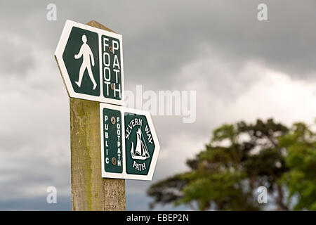 Severn Wege-Wanderweg-Schild, Fluss Severn bei Salthouse, England, UK Stockfoto