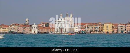 Venedig Italien Dorsoduro der Zattere Landung mit der Gesuati-Kirche Stockfoto