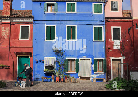 Venedig Italien Burano bunten Häuser entlang der Insel Kanäle Stockfoto