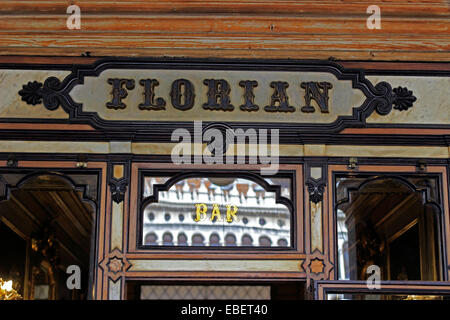 Piazza San Marco in Venedig Italien berühmten Cafe Florian Kaffee Haus Stockfoto