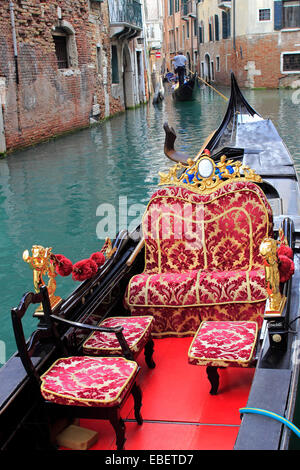 Venedig Italien Gondel in einen kleinen Kanal Stockfoto