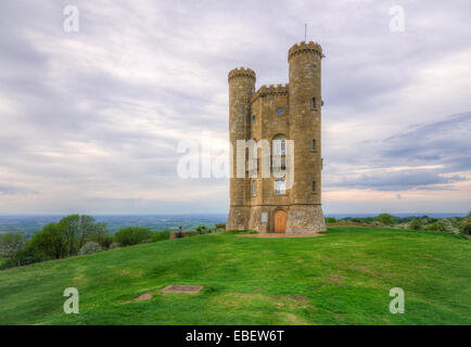 Broadway Tower in Worcestershire gesehen bei Sonnenuntergang Stockfoto