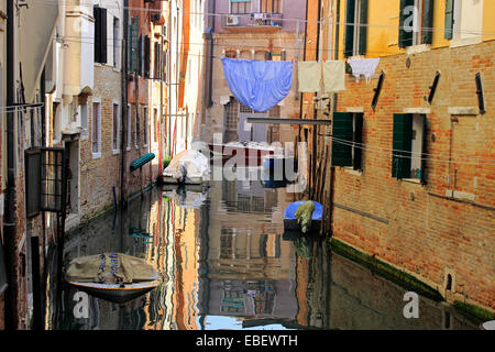 Venedig Italien Cannaregio Boote auf einen kleinen Kanal Stockfoto