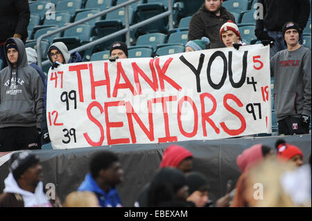 Philadelphia, Pennsylvania, USA. 29. November 2014. Tempel-Fans danken ihre älteren Fußball-Spieler bei ihrem letzten Heimspiel im Lincoln Financial Field in Philadelphia Pa © Ricky Fitchett/ZUMA Draht stattfand/Alamy Live News Stockfoto