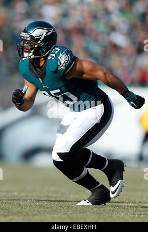 23. November 2014: Philadelphia Eagles innen Linebacker Mychal Kendricks (95) in Aktion während der NFL-Spiel zwischen den Tennessee Titans und den Philadelphia Eagles am Lincoln Financial Field in Philadelphia, Pennsylvania. Die Philadelphia Eagles gewann 43-24. Die Philadelphia Eagles gewann 43-24. Stockfoto