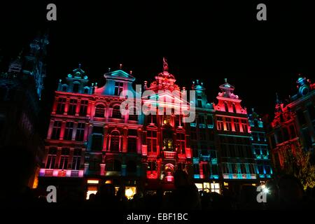 Brüssel, November 29. 5. Januar 2015. Eine Ton- und Lichtshow ist am Grand Place in Brüssel, Belgien, 29. November 2014 statt. Die Show wäre vom 28 November, 5. Januar 2015 dauern. © Gong Bing/Xinhua/Alamy Live-Nachrichten Stockfoto