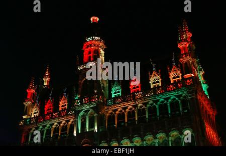 Brüssel, November 29. 5. Januar 2015. Eine Ton- und Lichtshow ist am Grand Place in Brüssel, Belgien, 29. November 2014 statt. Die Show wäre vom 28 November, 5. Januar 2015 dauern. © Gong Bing/Xinhua/Alamy Live-Nachrichten Stockfoto