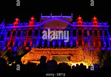 Brüssel, November 29. 5. Januar 2015. Eine Ton- und Lichtshow ist am Grand Place in Brüssel, Belgien, 29. November 2014 statt. Die Show wäre vom 28 November, 5. Januar 2015 dauern. © Gong Bing/Xinhua/Alamy Live-Nachrichten Stockfoto