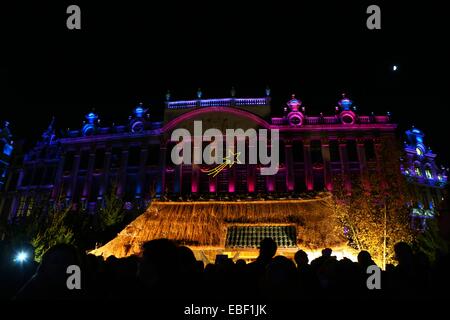 Brüssel, November 29. 5. Januar 2015. Eine Ton- und Lichtshow ist am Grand Place in Brüssel, Belgien, 29. November 2014 statt. Die Show wäre vom 28 November, 5. Januar 2015 dauern. © Gong Bing/Xinhua/Alamy Live-Nachrichten Stockfoto