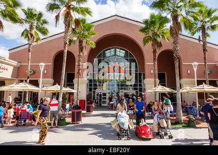 Orlando Florida, Premium Outlets, Shopping Shopper Shopper Shop Shops Markt Märkte Markt Kauf Verkauf, Einzelhandel Geschäfte Business-Unternehmen Stockfoto