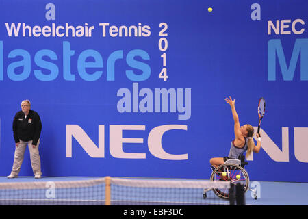 Birmingham, Vereinigtes Königreich. 29. November 2014. Jordanne Whiley (GBR) während ihr Halbfinalspiel mit Aniek van Koot (NED) beim NEC-Rollstuhl-Tennis-Masters-Wettbewerb. Obwohl Whiley eine frühe Führung gegründet, ging van Koot auf einem umkämpften Match mit einer Punktzahl von 6-7, 7-5, 6-2 gewinnen. Bildnachweis: Michael Preston/Alamy Live-Nachrichten Stockfoto